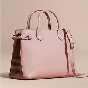 BURBERRY Derby Calfskin House Check
Medium Banner Tote Pale Orchid